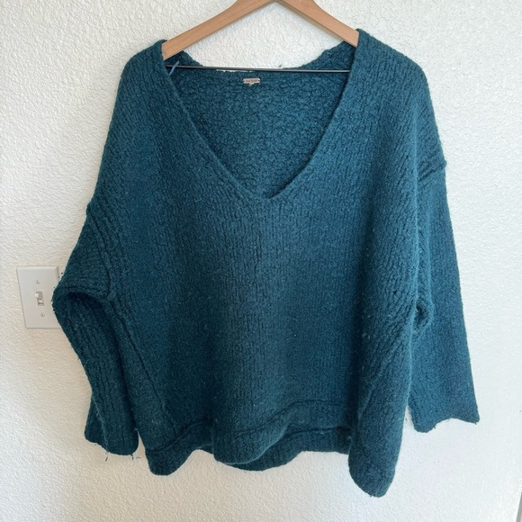 Free People Women's S Lofty Chunky Boucle Knit Oversized Drop Shoulder Sweater - Picture 2 of 10